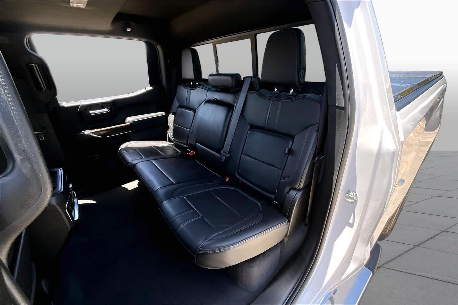 Used 2022 Iridescent Pearl Tricoat Chevrolet High Country image 21