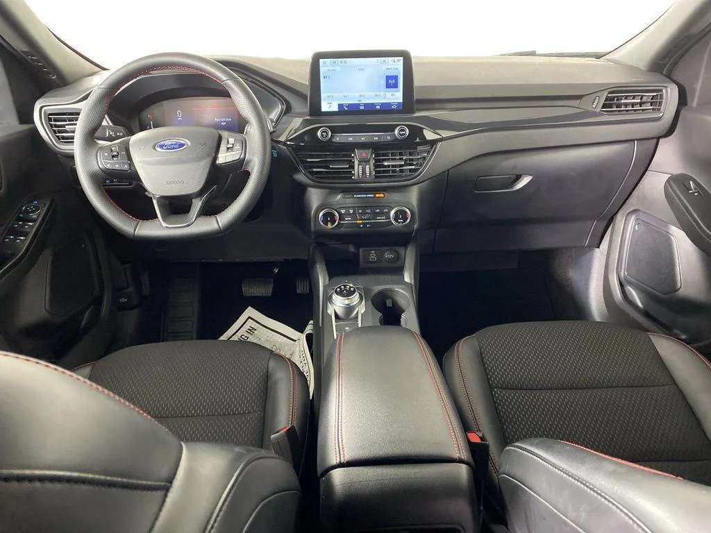 Used 2025 Agate Black Metallic Ford ST-Line image 23