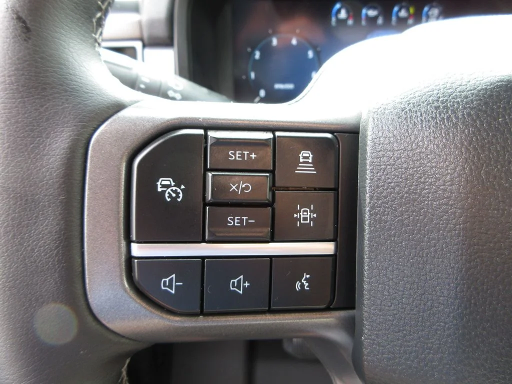 New 2026 Star White Metallic Tri-Coat Ford Lariat image 15