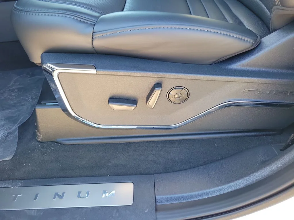 New 2026 Star White Metallic Tri-Coat Ford F-350® Platinum® image 10