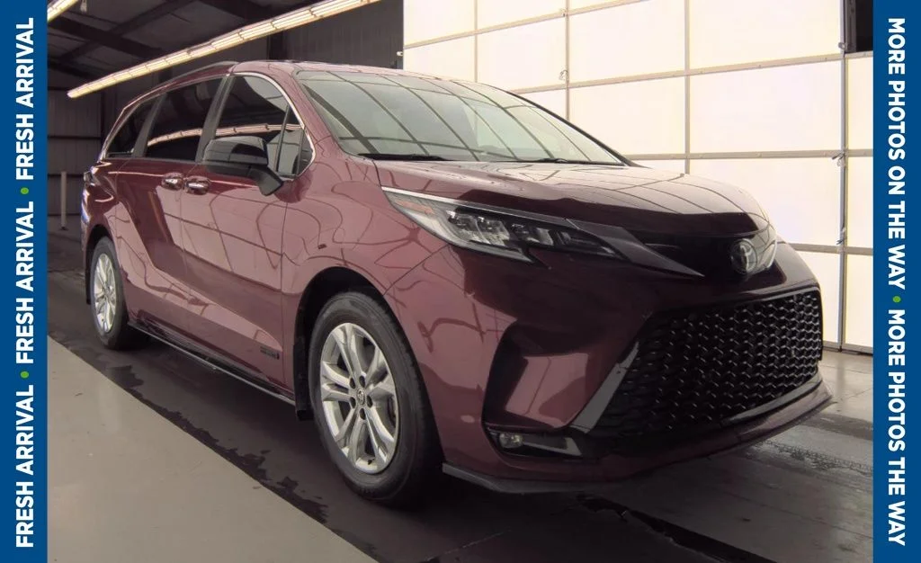 2021 Toyota Sienna XSE 7-Passenger Hybrid AWD's photo