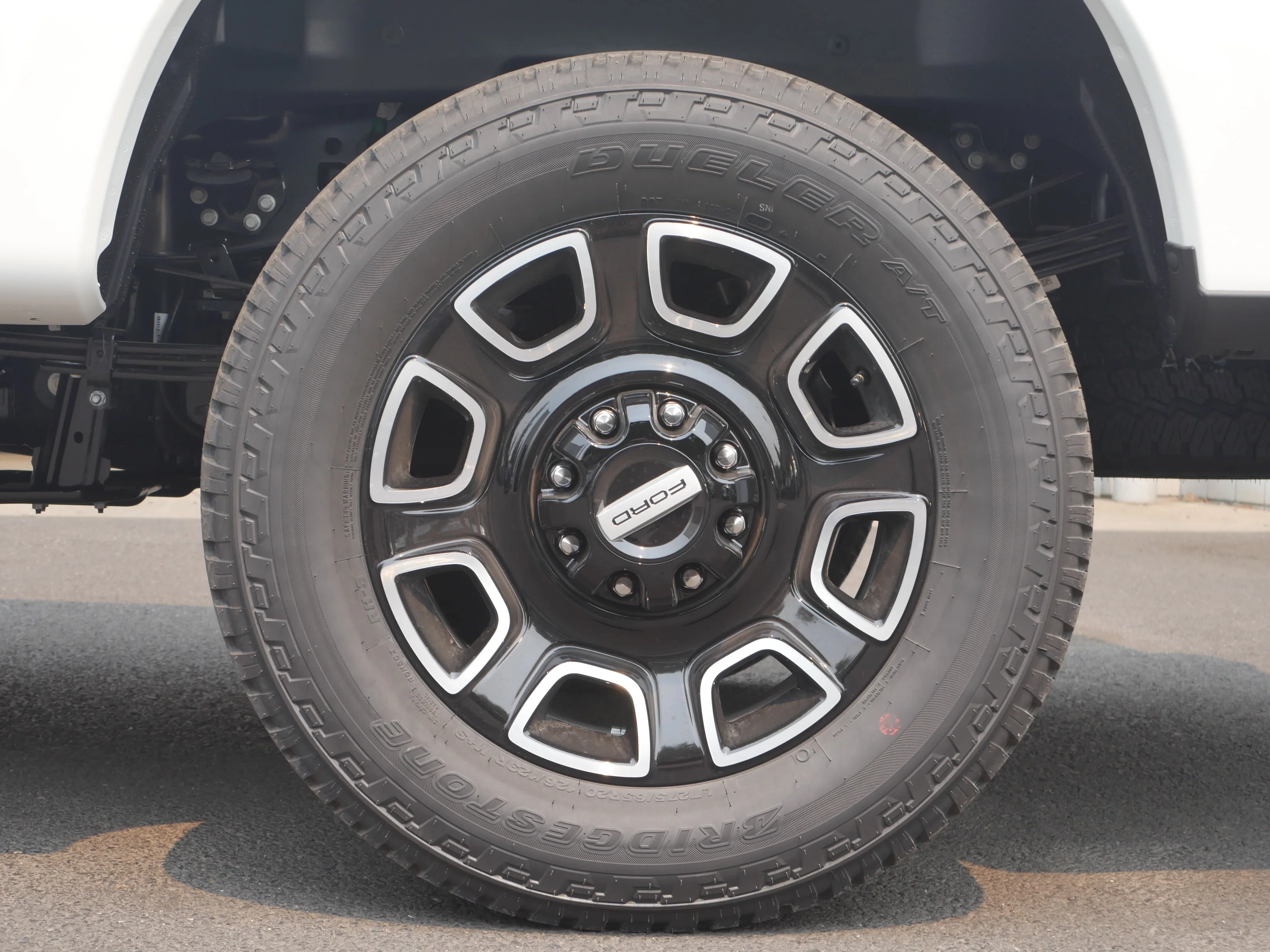 New 2026 Star White Metallic Tri-Coat Ford Platinum image 23