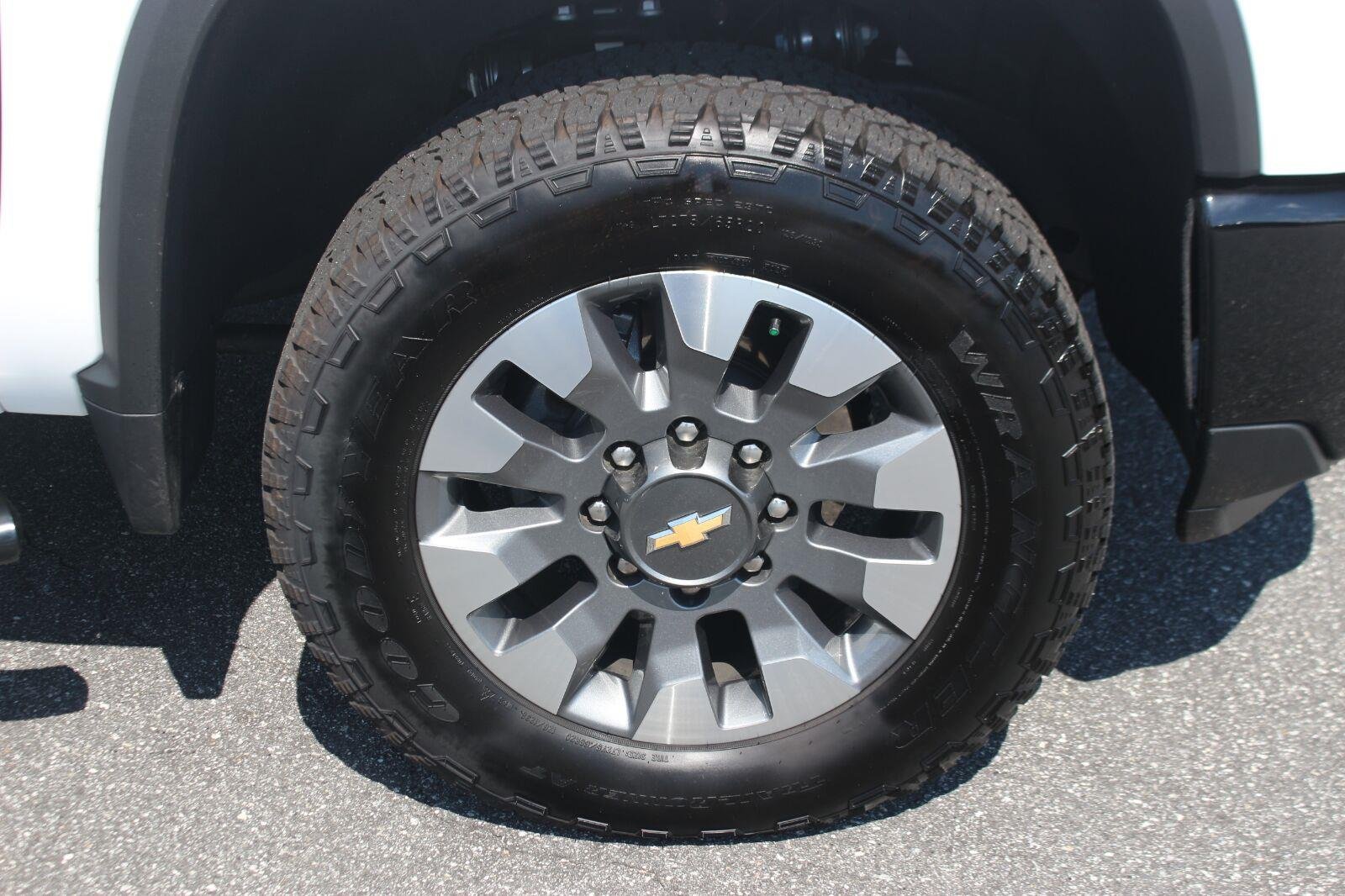 Used 2026 Summit White Chevrolet Custom image 37