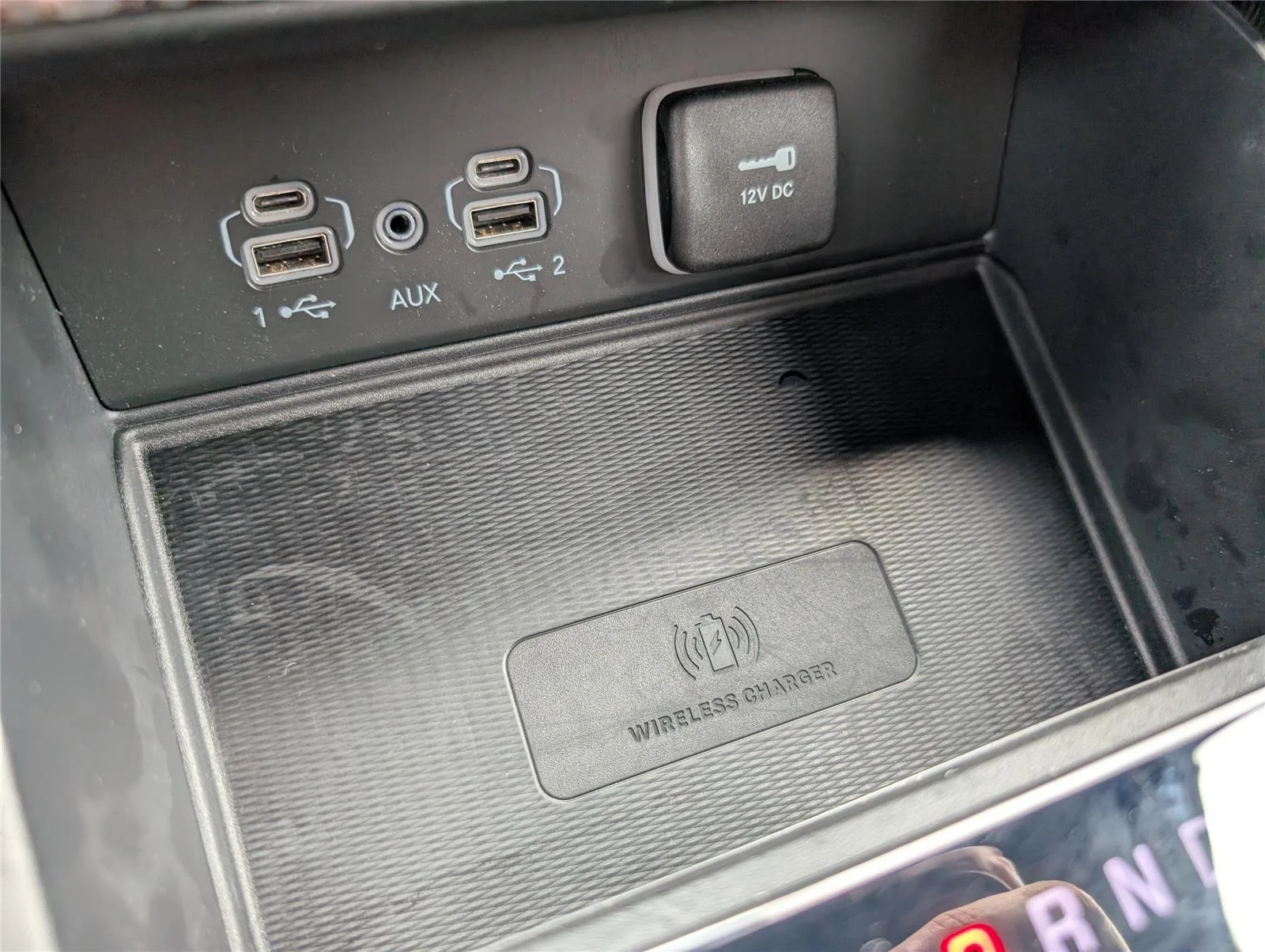 Used 2024 Diamond Black Crystal Pearlcoat Jeep Laredo image 17