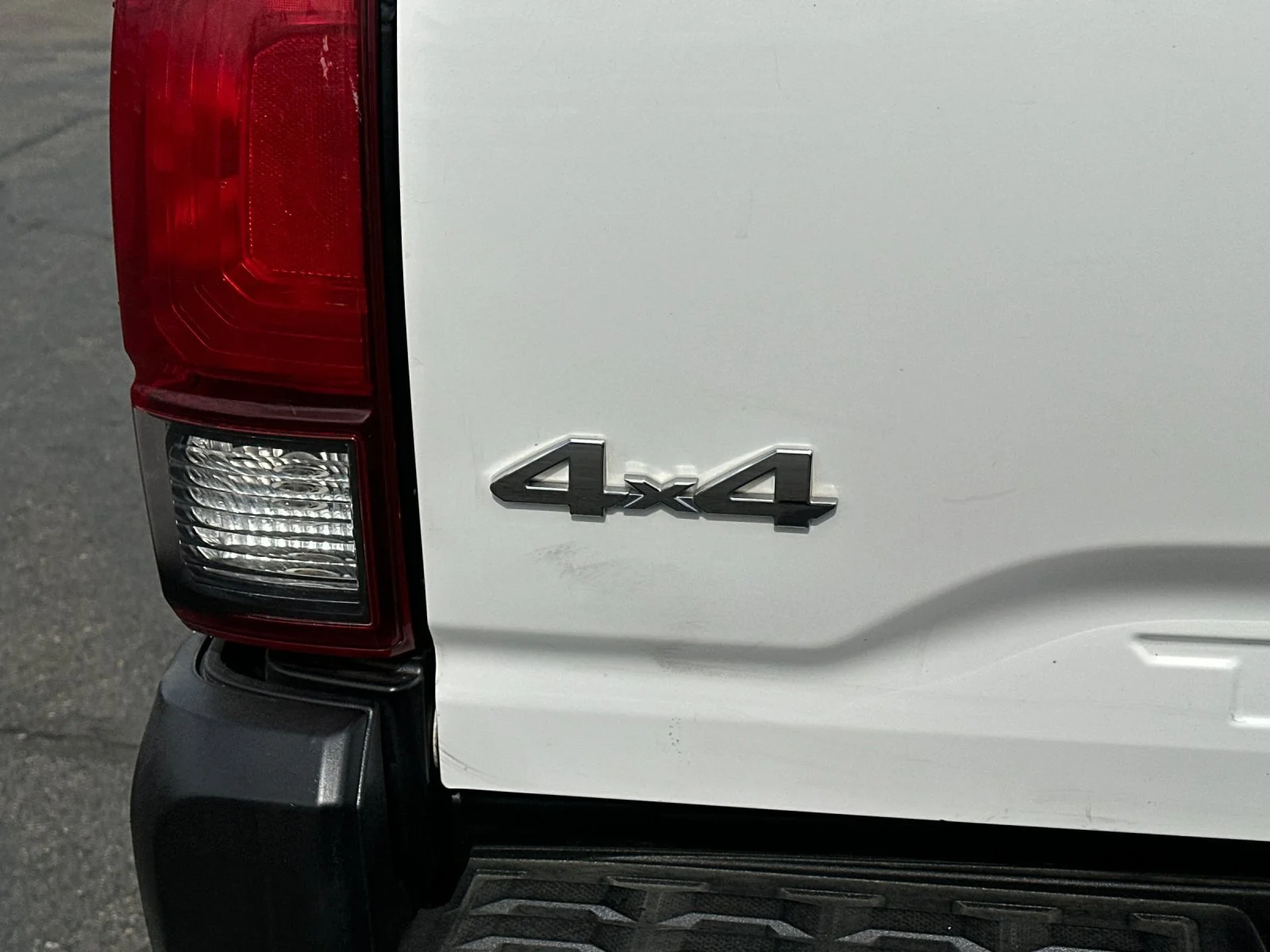 Used 2022 White Toyota SR image 28