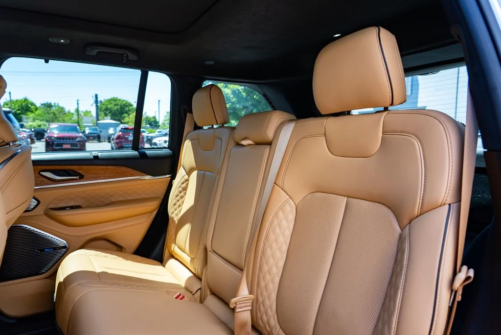 Used 2022 Silver Jeep Summit Reserve 4xe image 25