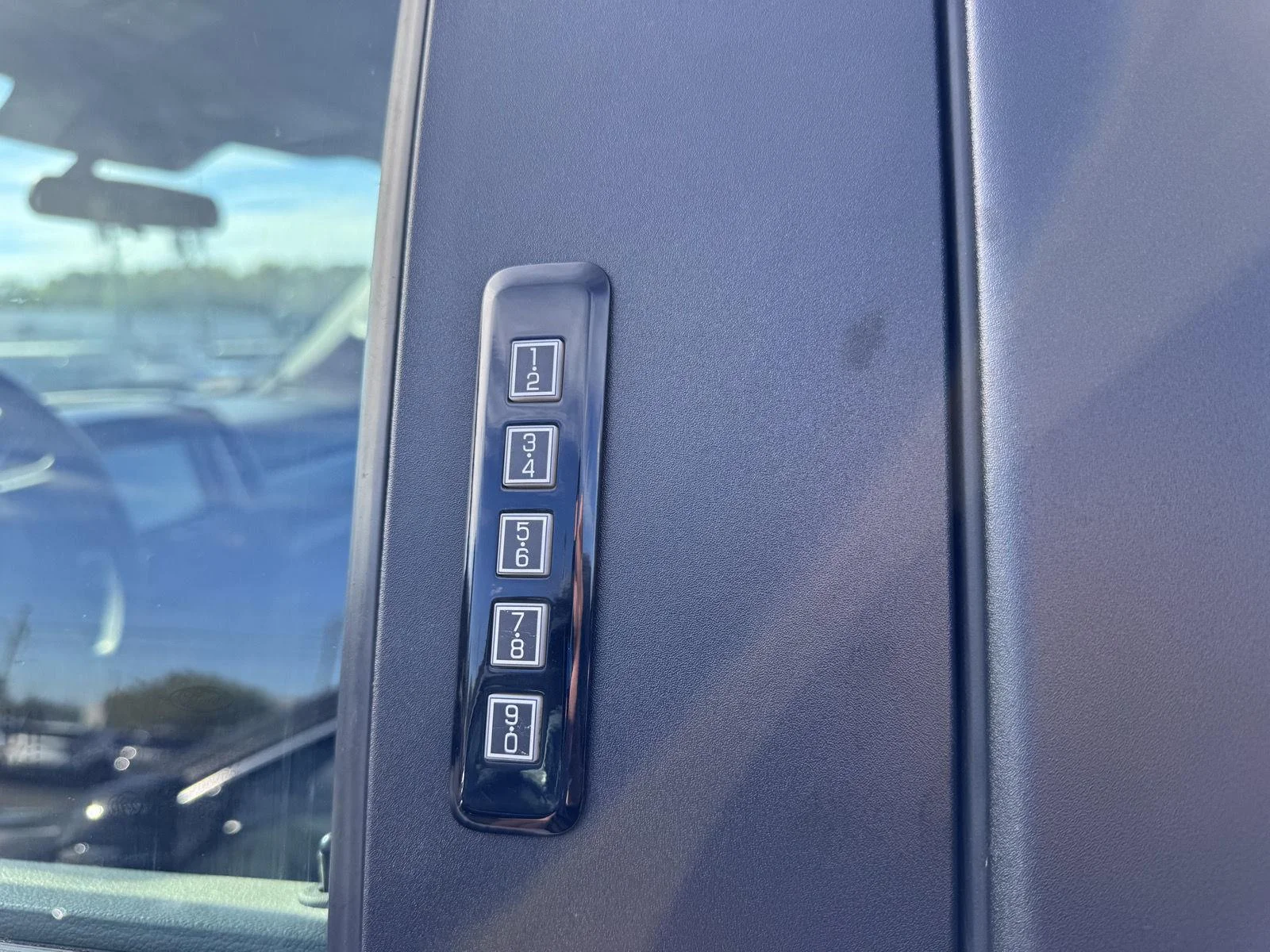 Used 2021 Oxford White Ford XLT image 9