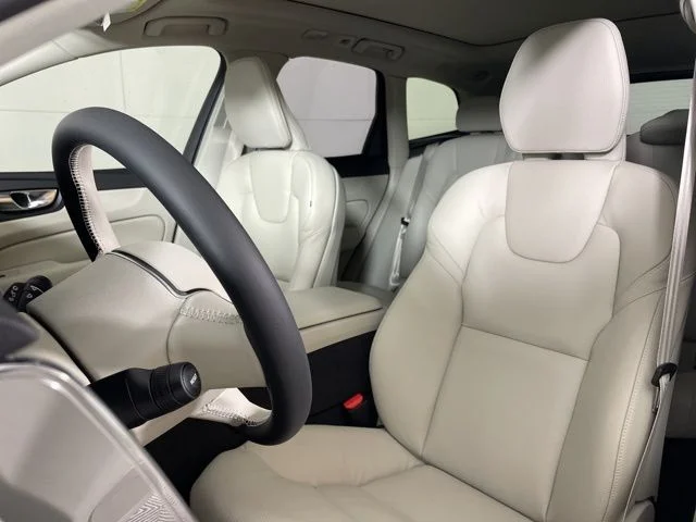 Used 2025 White Volvo T8 Plus image 23