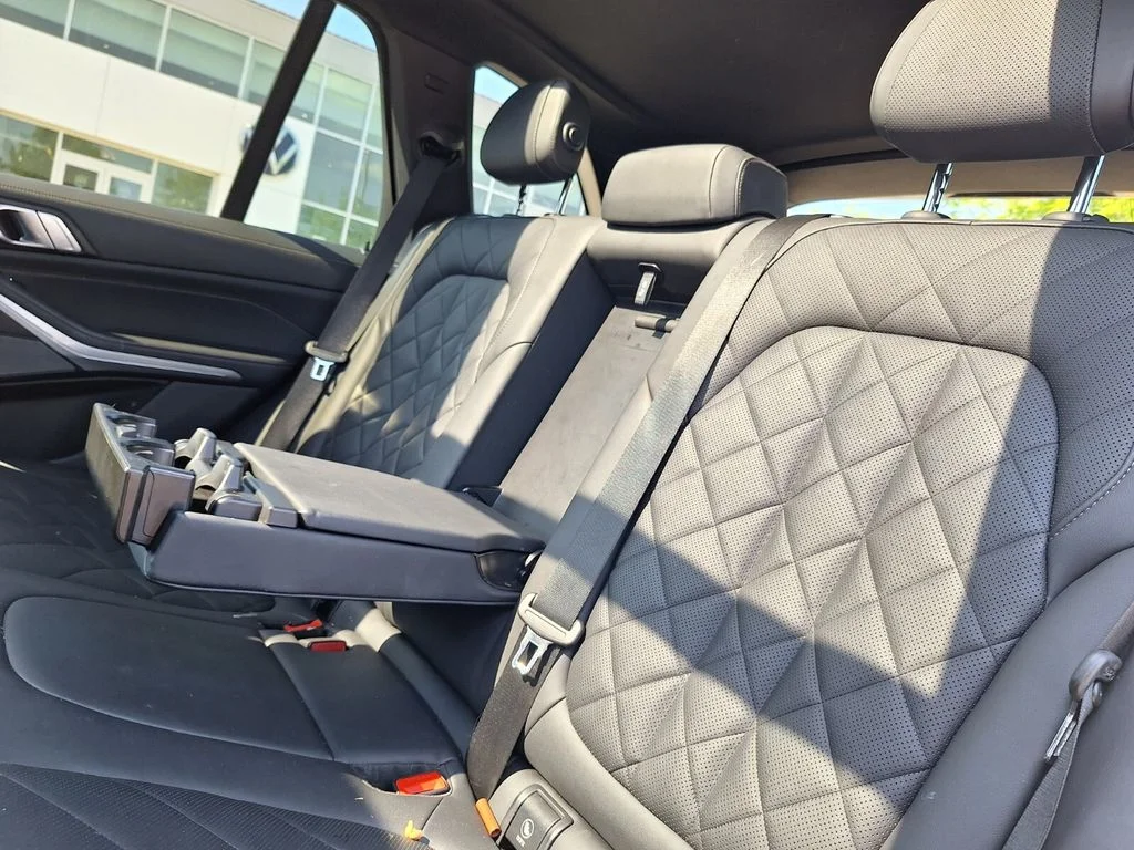 Used 2024 White BMW sDrive40i image 25