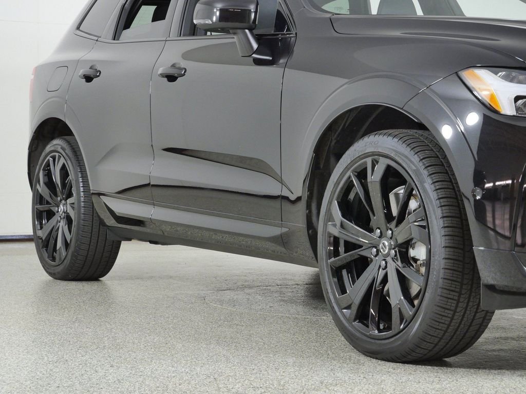 Used 2025 Black Volvo T8 Ultra Black Edition image 7