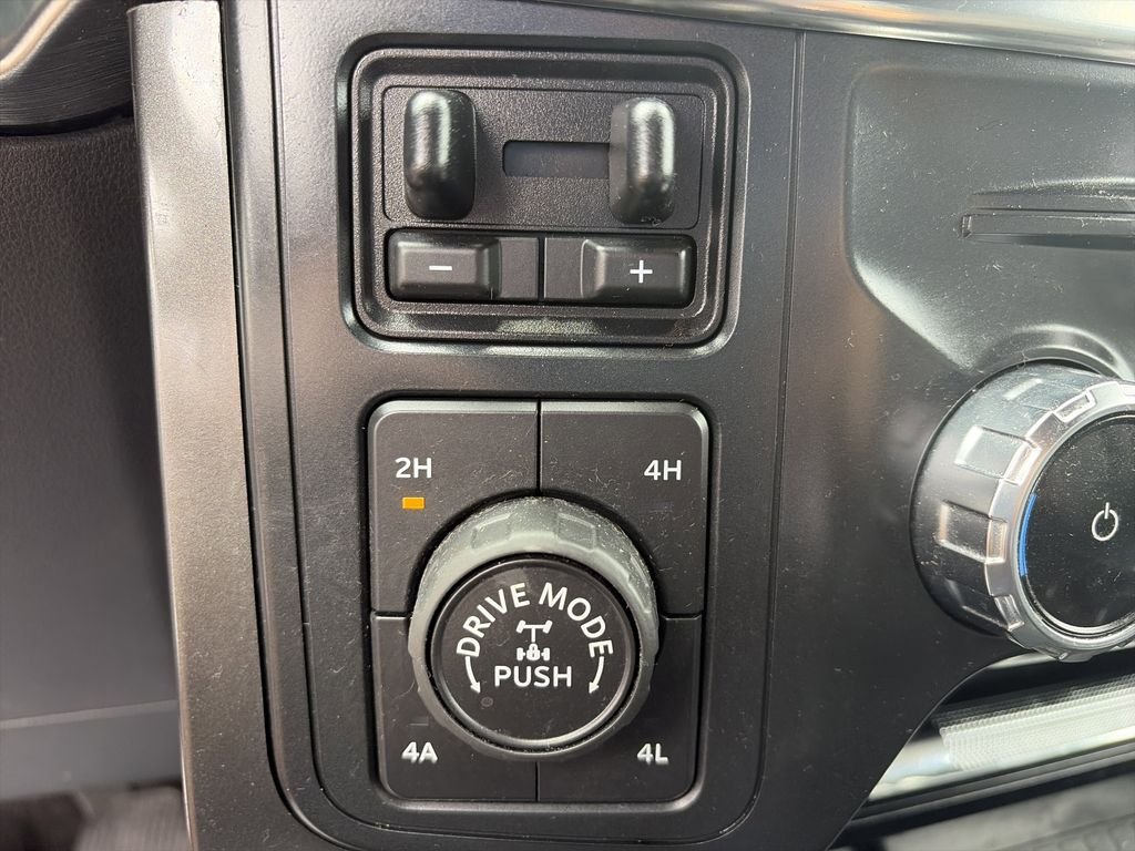 Used 2022 Silver Ford Lariat image 30