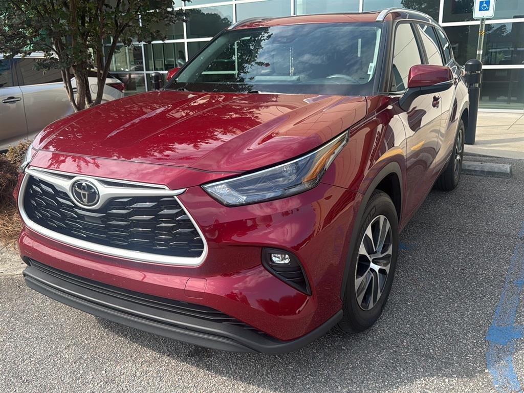 Used 2023 Ruby Flare Pearl Toyota XLE image 2