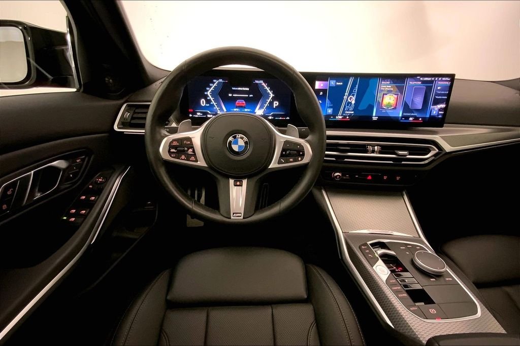 Used 2023 Melbourne Red Metallic BMW  image 4