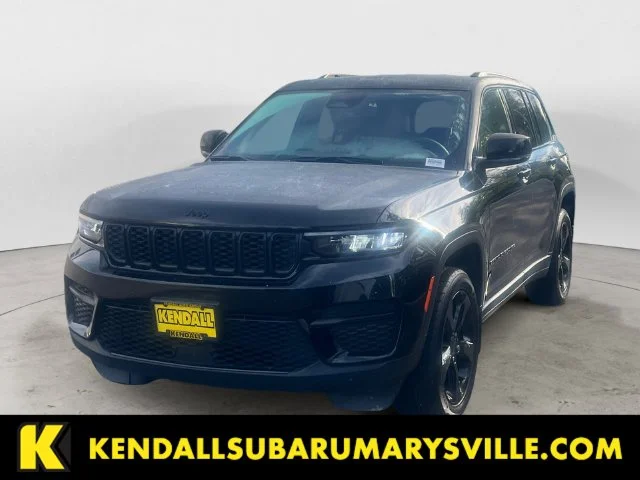Used 2023 Diamond Black Jeep Altitude X image 1