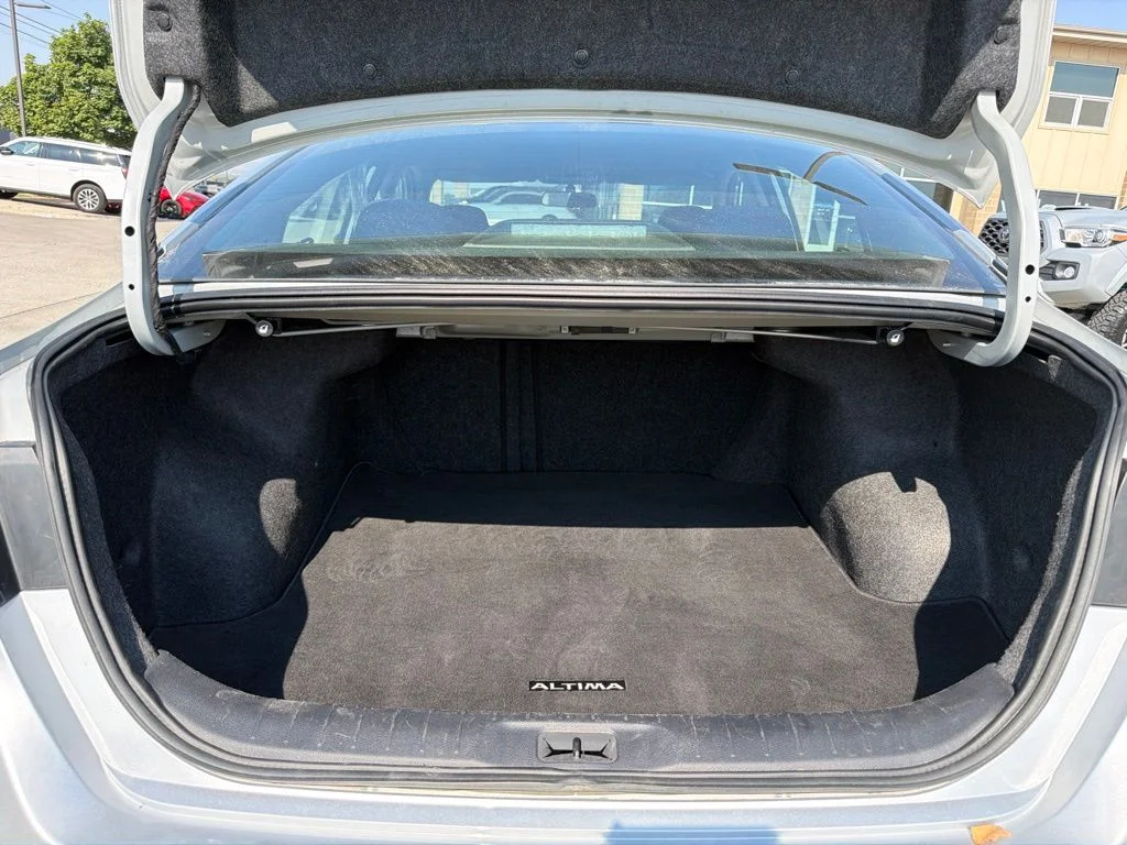 Used 2020 Silver Nissan 2.5 S image 24