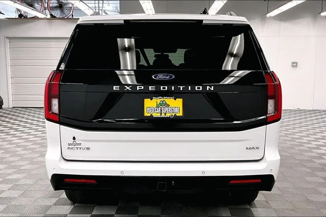 Used 2025 Oxford White Ford Active image 5