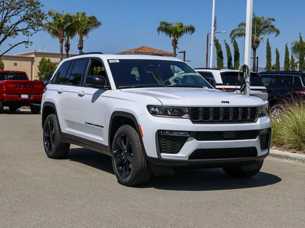 New 2026 Bright White Clear-Coat Exterior Paint Jeep Limited image 1