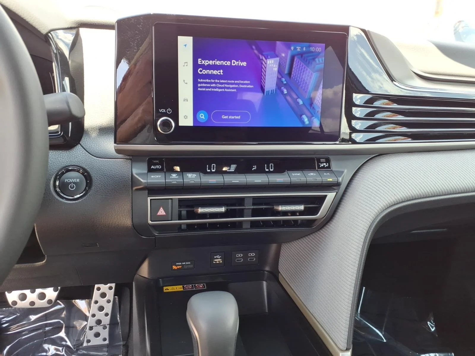 2025 Toyota Camry SE - Photo 14
