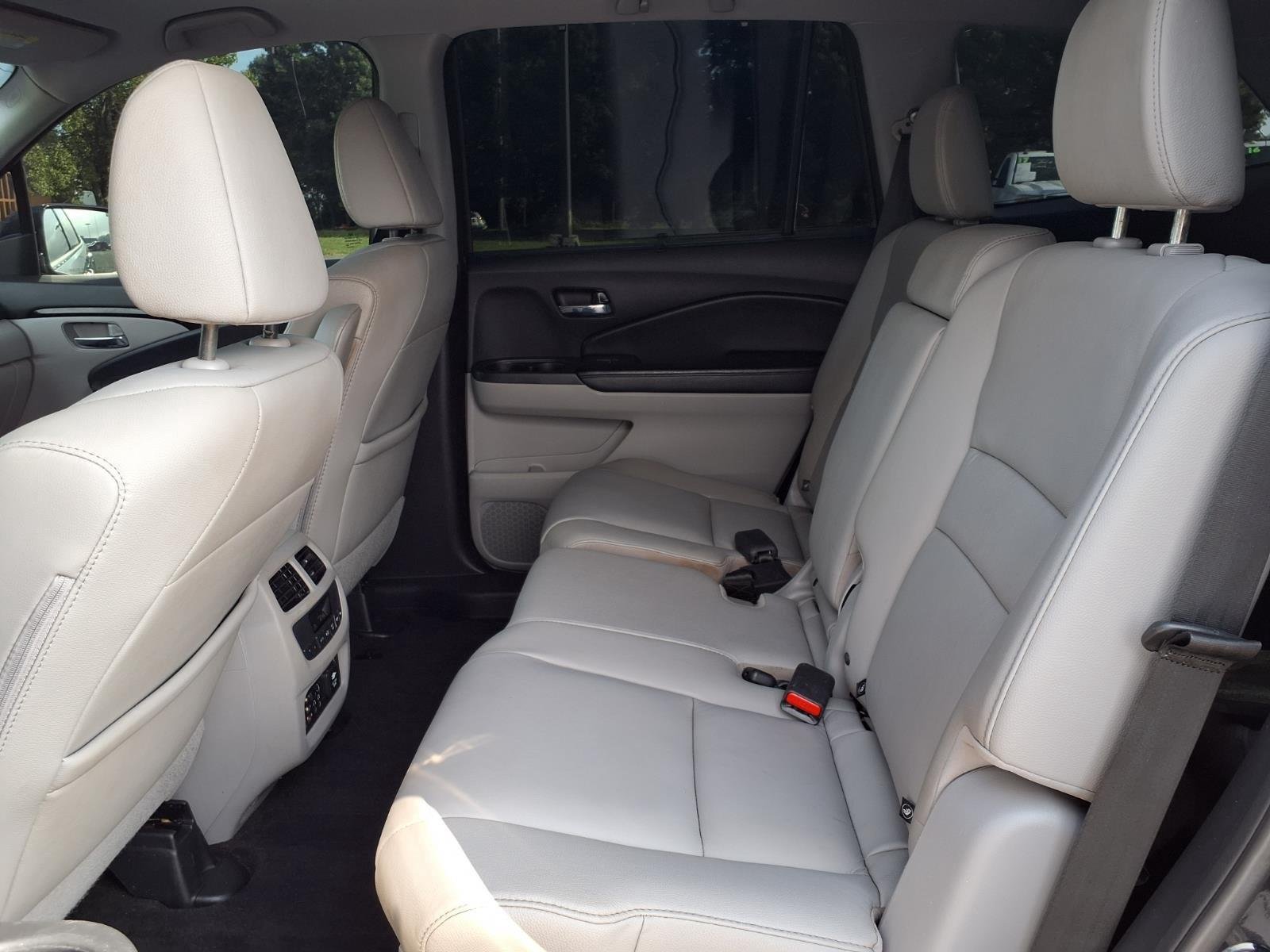 Used 2016 Crystal Black Pearl Honda Touring image 22
