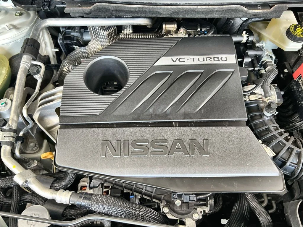 Certified Used 2022 White Nissan Platinum image 18
