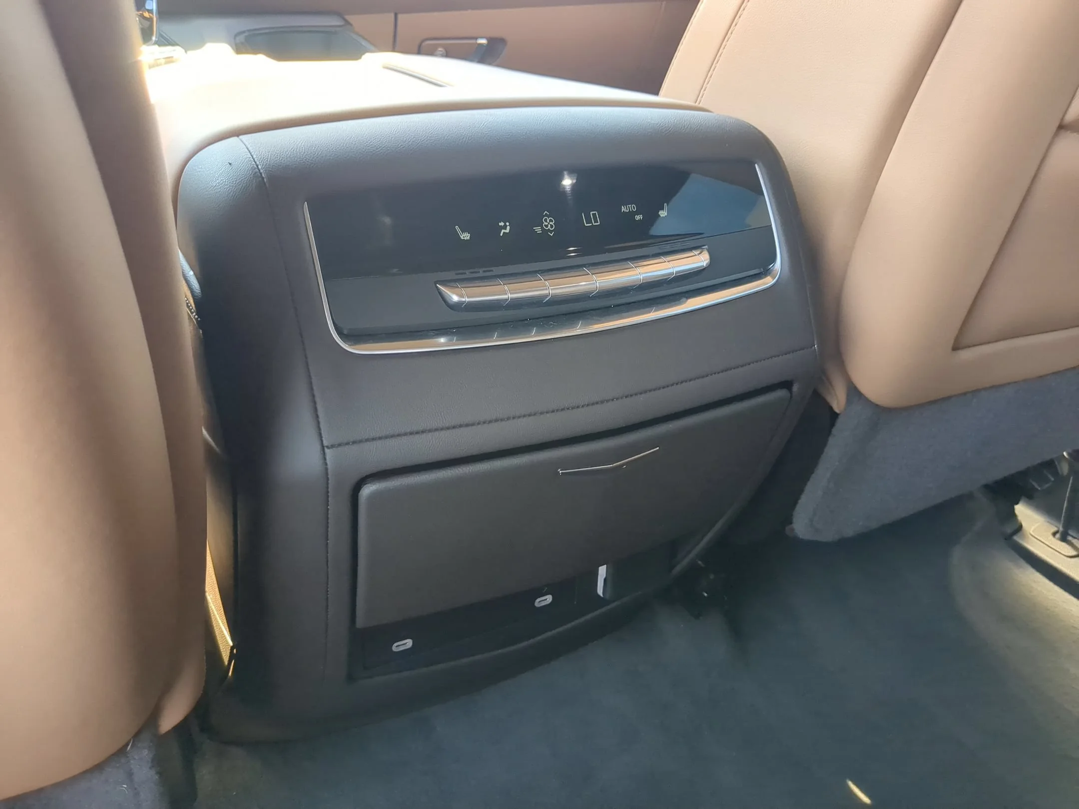 2024 Cadillac Escalade Premium Luxury - Photo 19