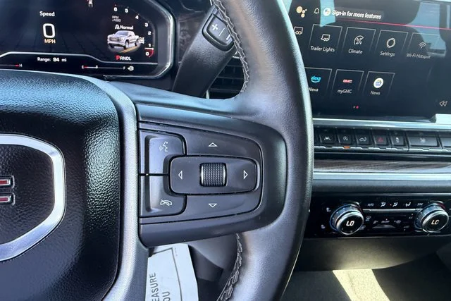 Used 2025 Onyx Black GMC Elevation image 18
