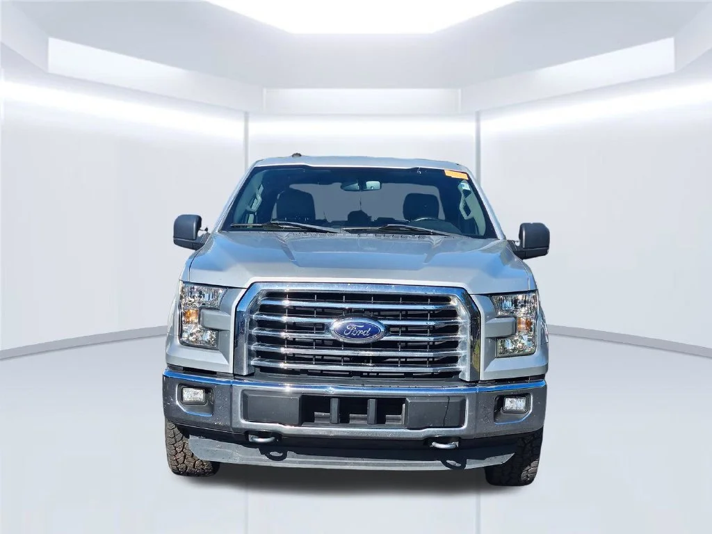 Used 2016 Ingot Silver Ford XLT image 4