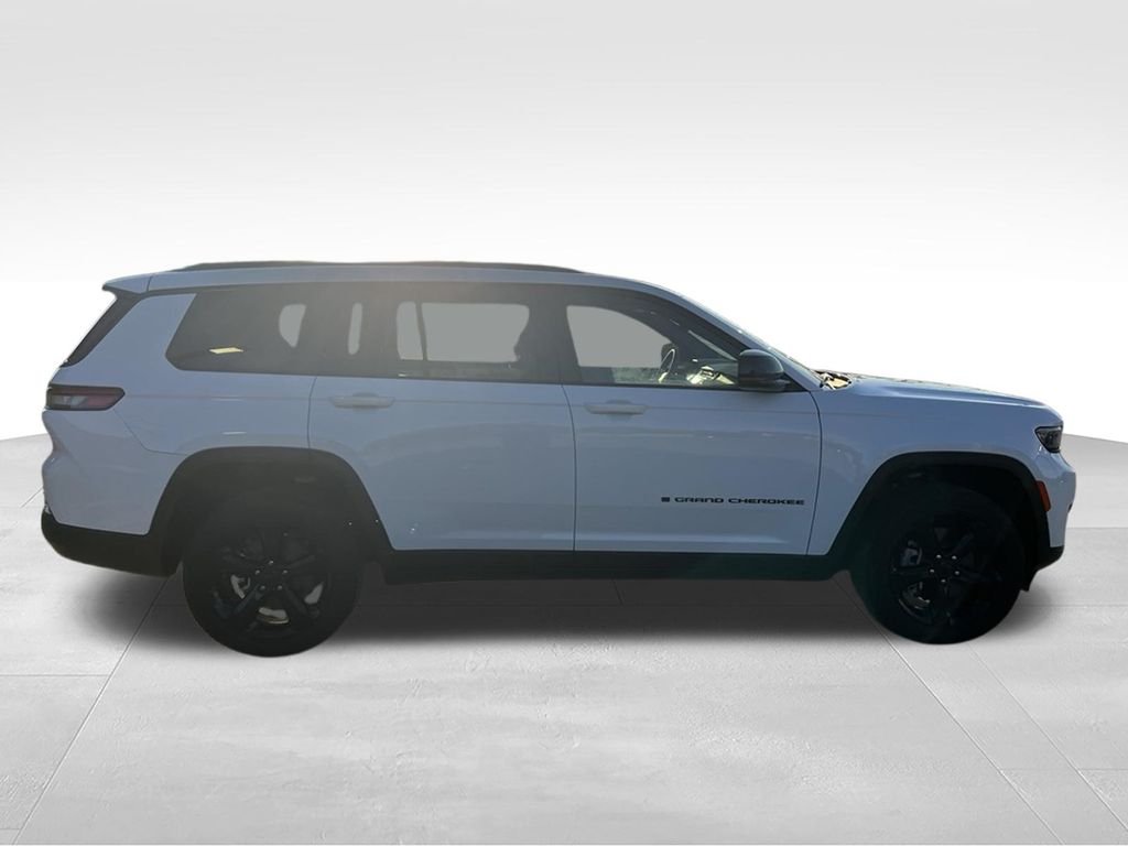 Used 2024 Bright White Clearcoat Jeep Altitude X image 7