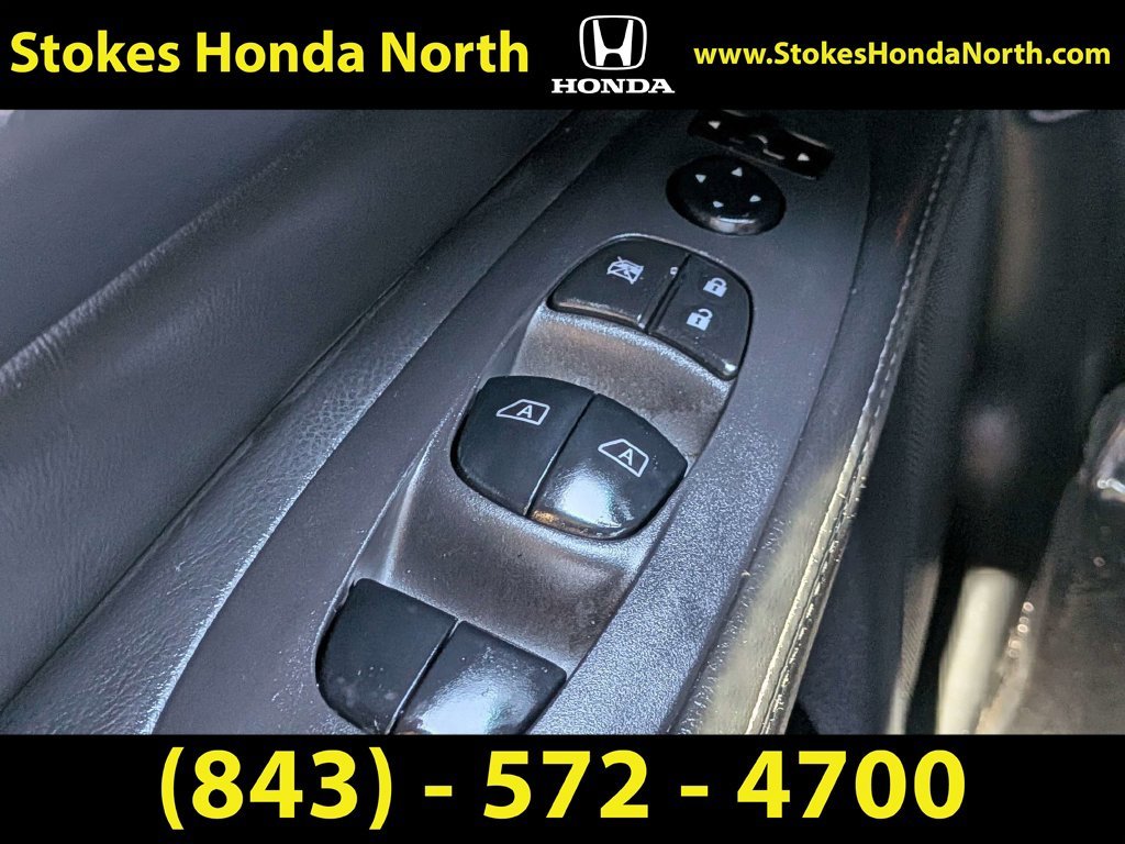 Used 2015 Silver Nissan SL image 30