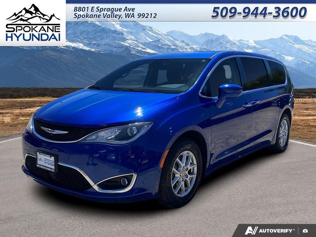 2020 Chrysler Pacifica Touring's photo