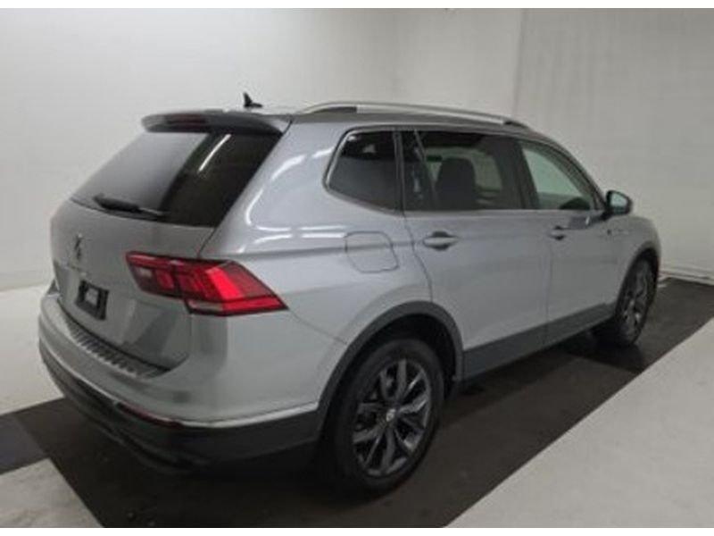 Used 2025 Pyrite Silver Metallic Volkswagen SE 4Motion image 4