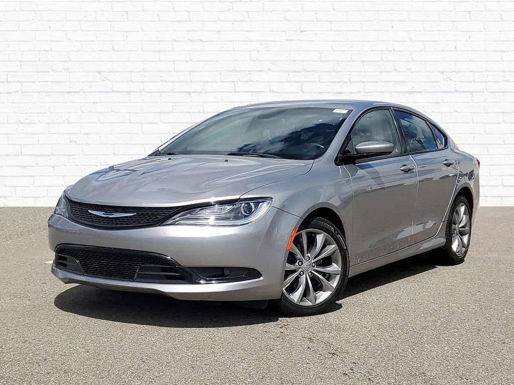 2016 Chrysler 200 S's photo