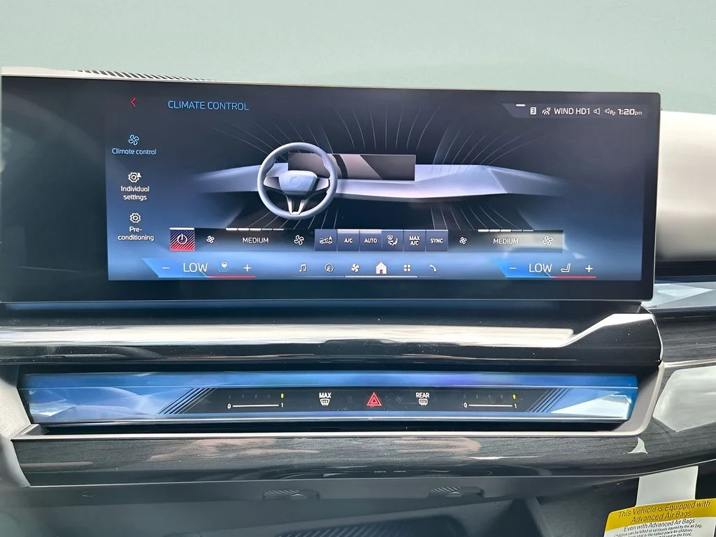 2025 BMW i5 M60 - Photo 23