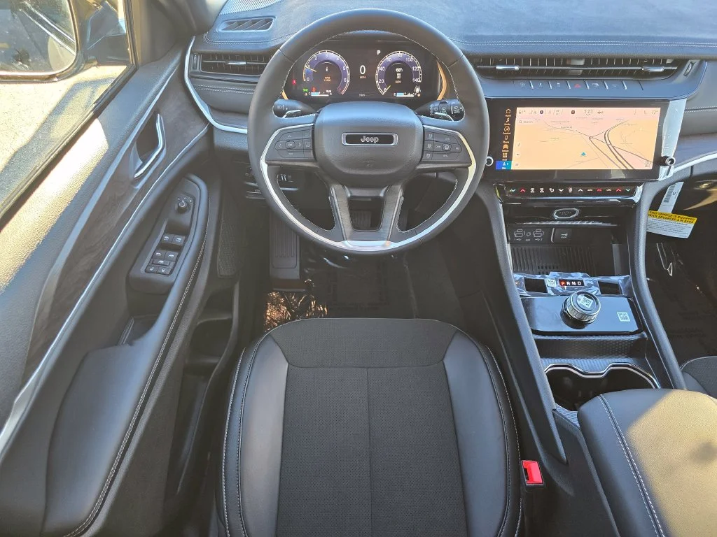New 2027 Gray Jeep Laredo Altitude image 29