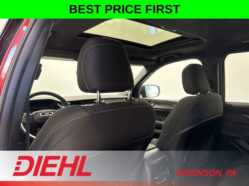 New 2026 Velvet Red Pearl-Coat Exterior Paint Jeep Laredo image 20
