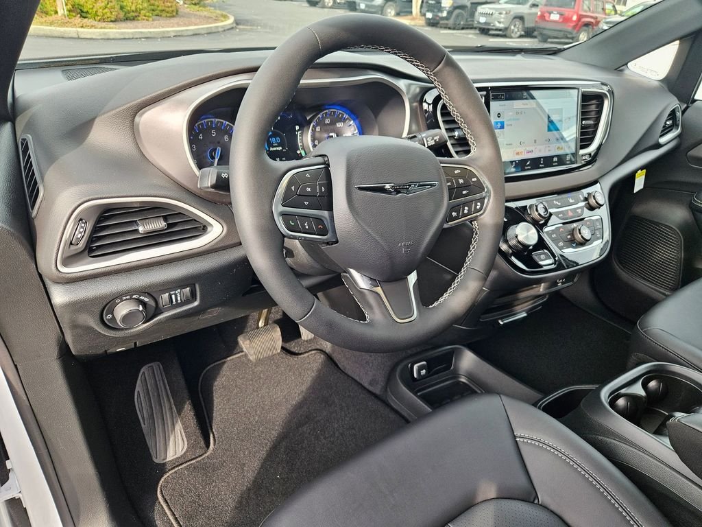 2026 Chrysler Voyager LX - Photo 13