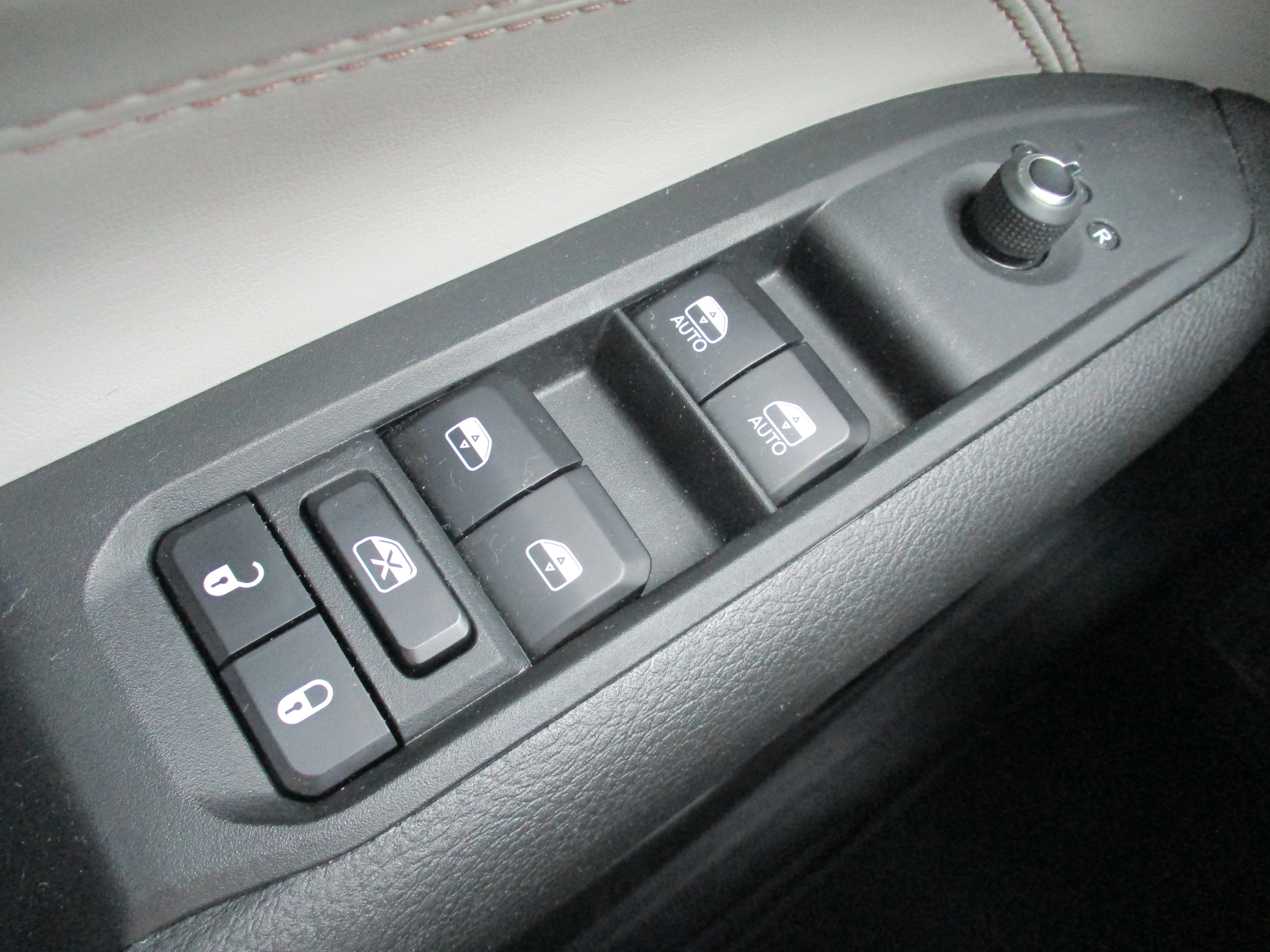 Used 2023 Granite Crystal Metallic Clearcoat Jeep Limited image 25