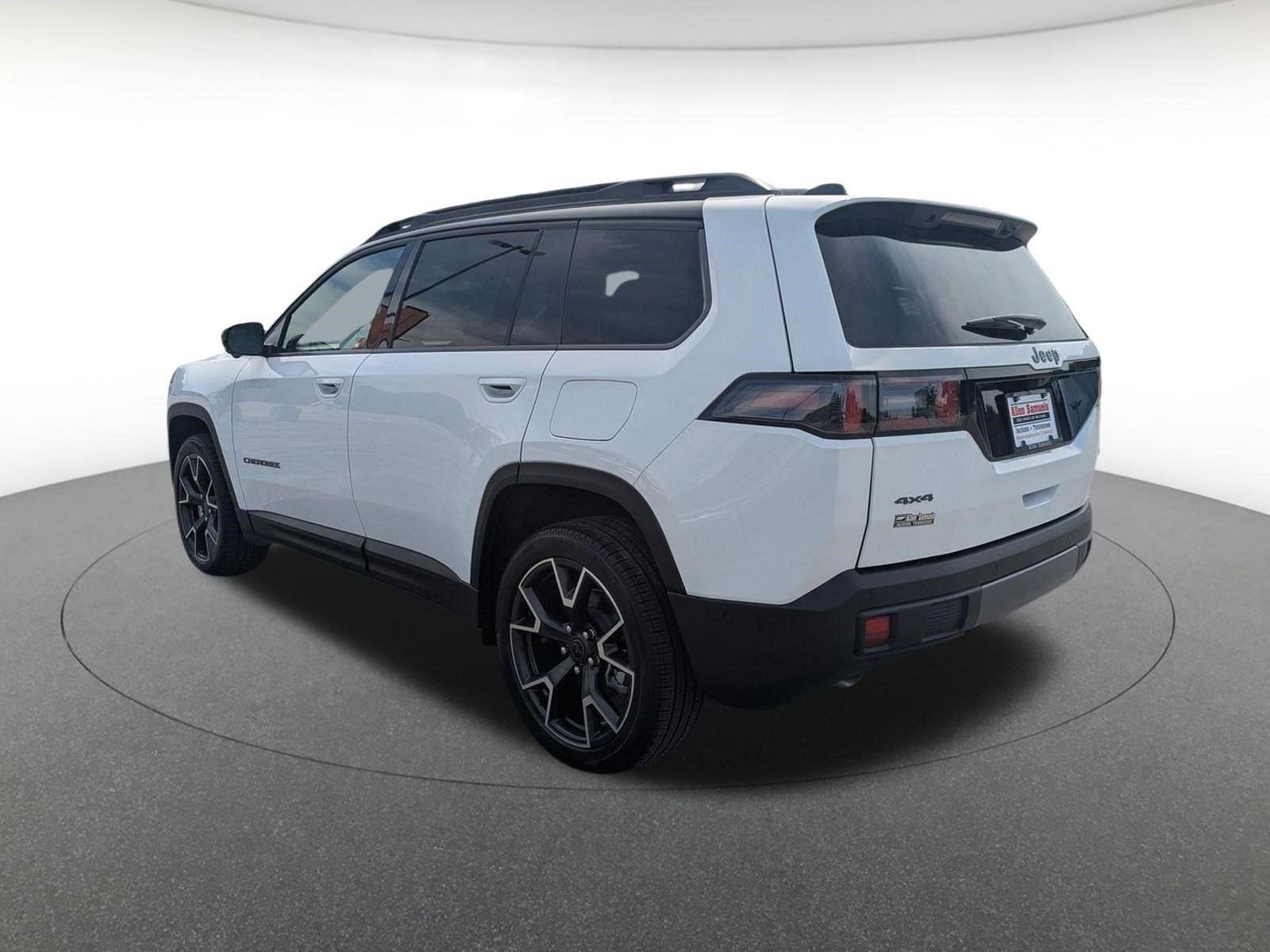 New 2026 Bright White Clear-Coat Exterior Paint Jeep Overland image 7