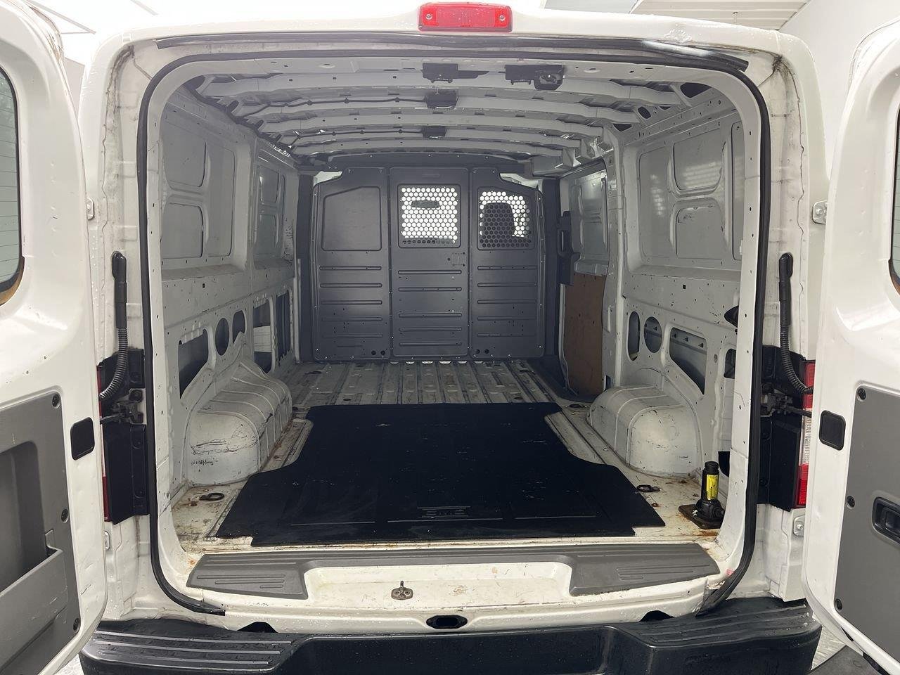 Used 2017 Glacier White Nissan S image 3