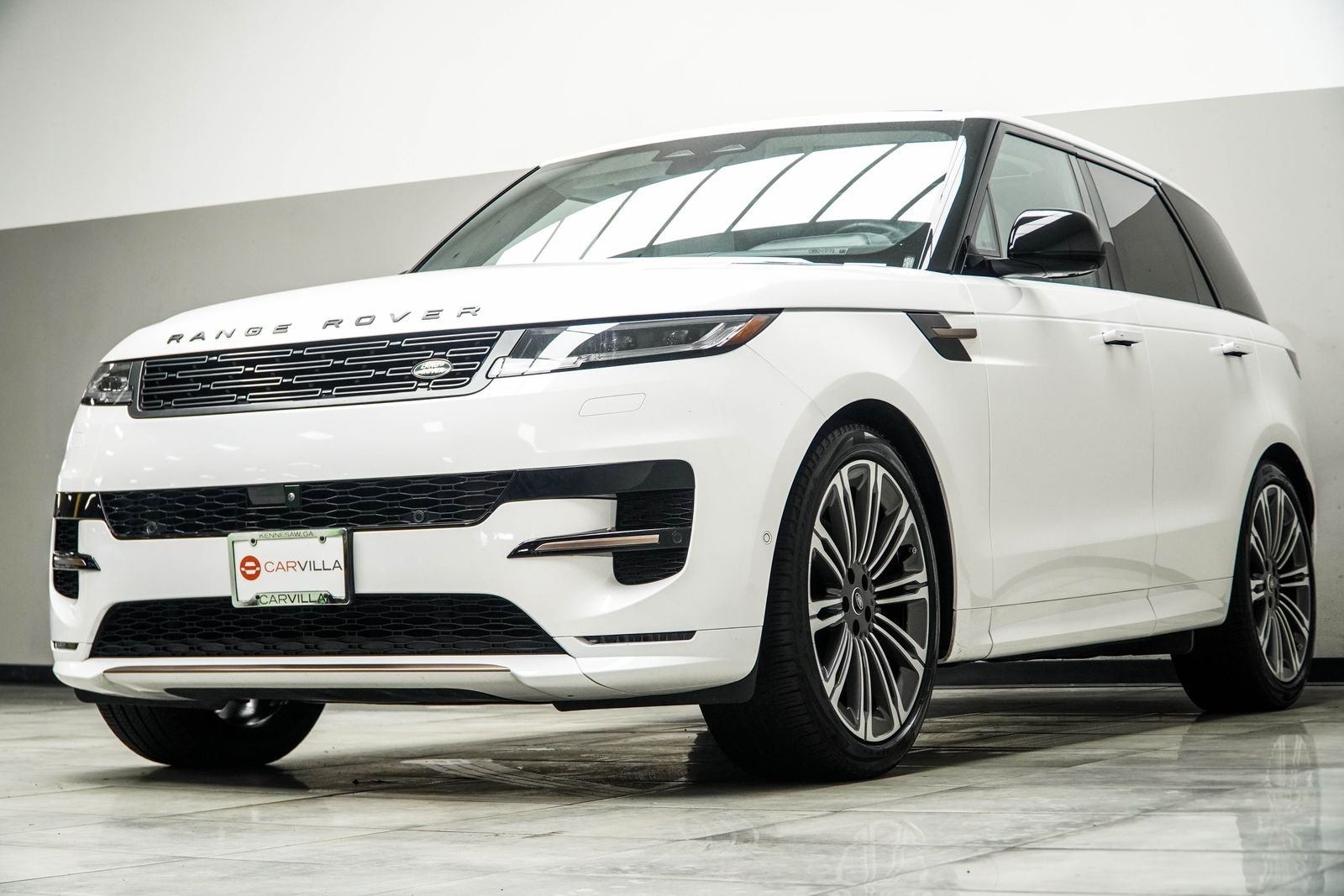 Used 2024 White Land Rover Dynamic SE image 9