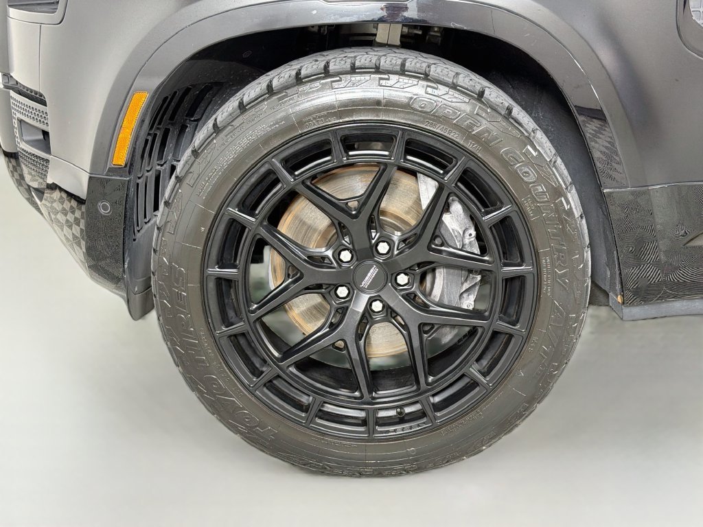 Certified Used 2024 Black Land Rover X-Dynamic SE image 33