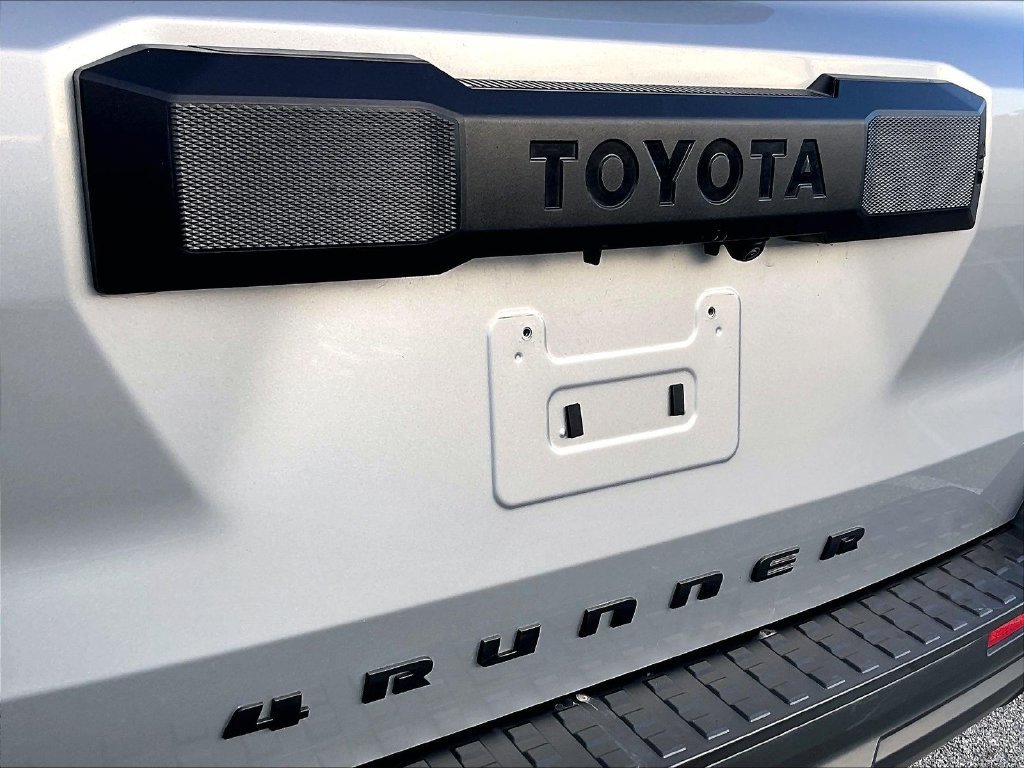 Used 2025  Toyota SR5 image 28