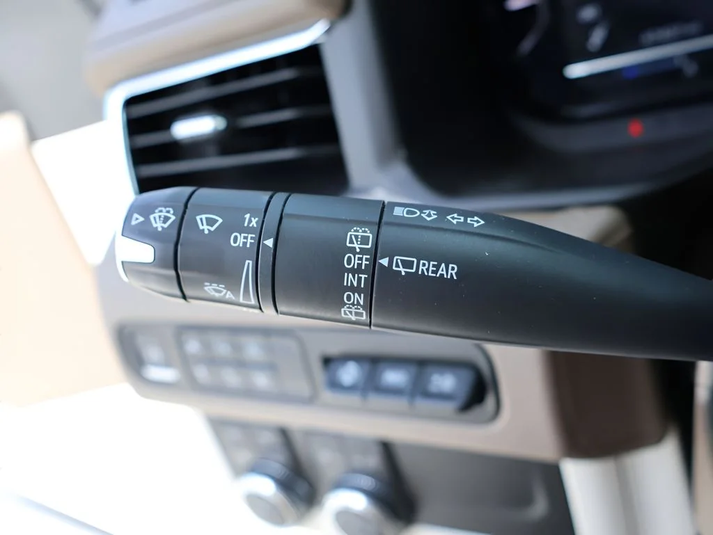 Used 2023 White Frost Tricoat GMC Denali image 35