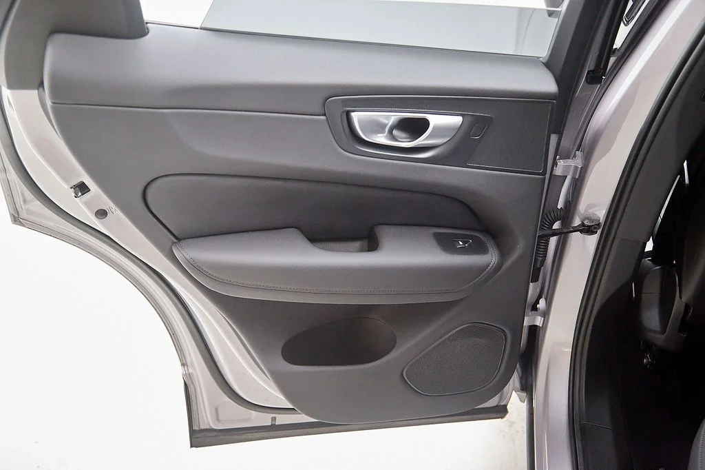 New 2026 Aurora Silver Volvo Plus image 19