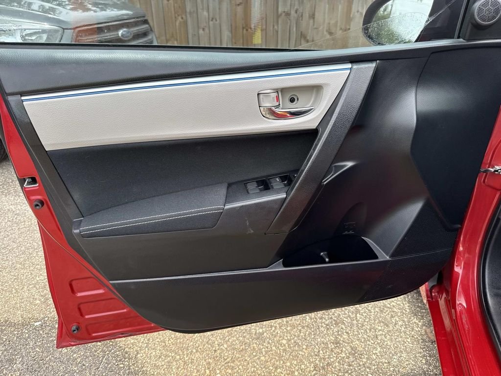 Used 2014 Red Toyota LE image 21