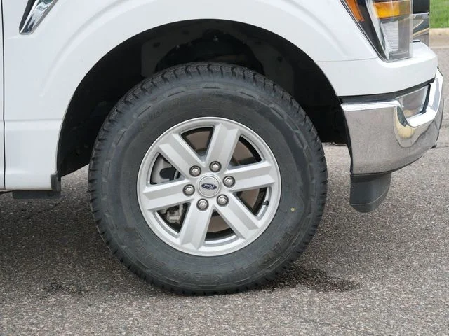 Used 2023 Oxford White Ford XLT image 9