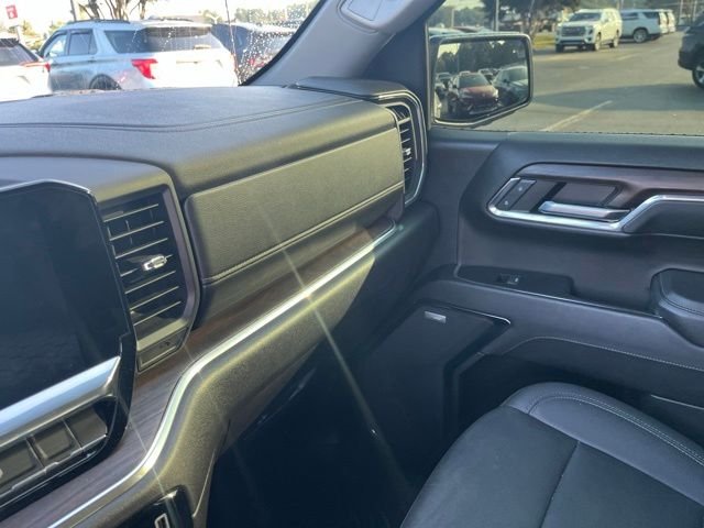 Used 2024 White GMC SLT image 27