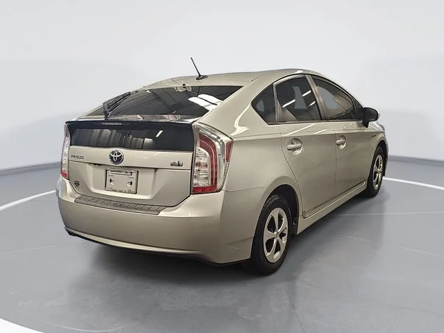 Used 2015 Silver Toyota Three image 3