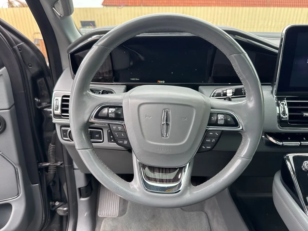 Used 2018 Gray Lincoln Reserve image 8