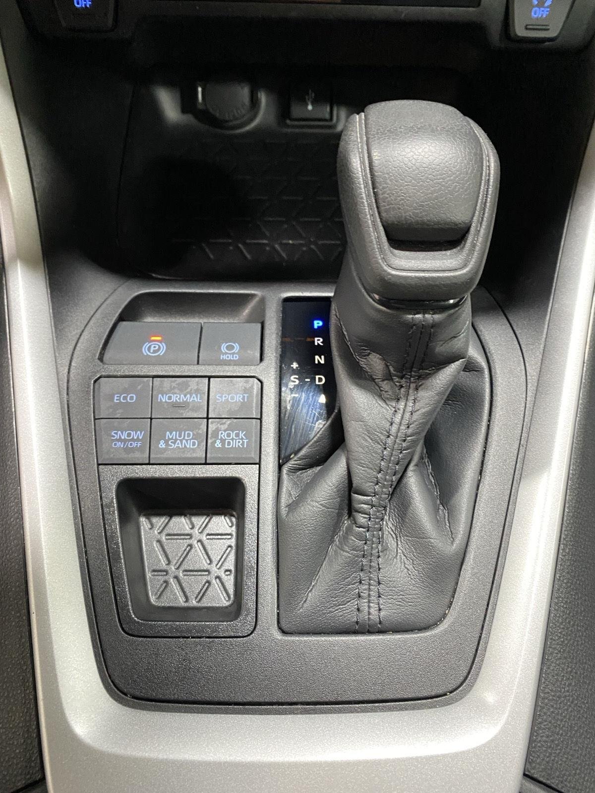Used 2021 Silver Sky Metallic Toyota XLE image 27